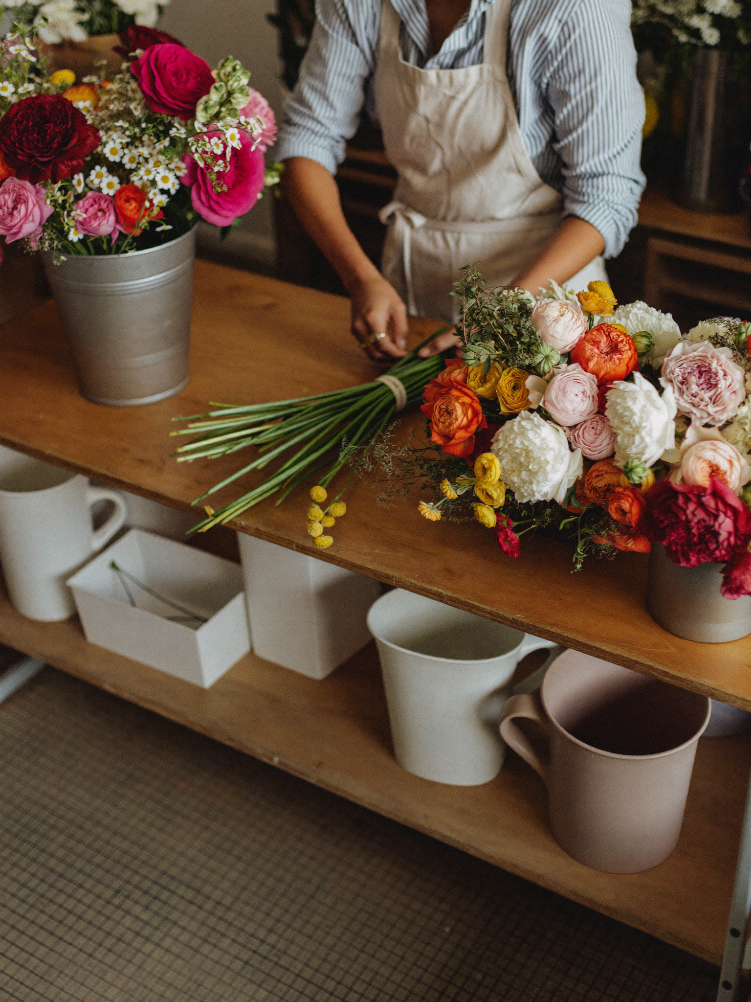 Het team van Bloemenshop Scheelings in de winkel